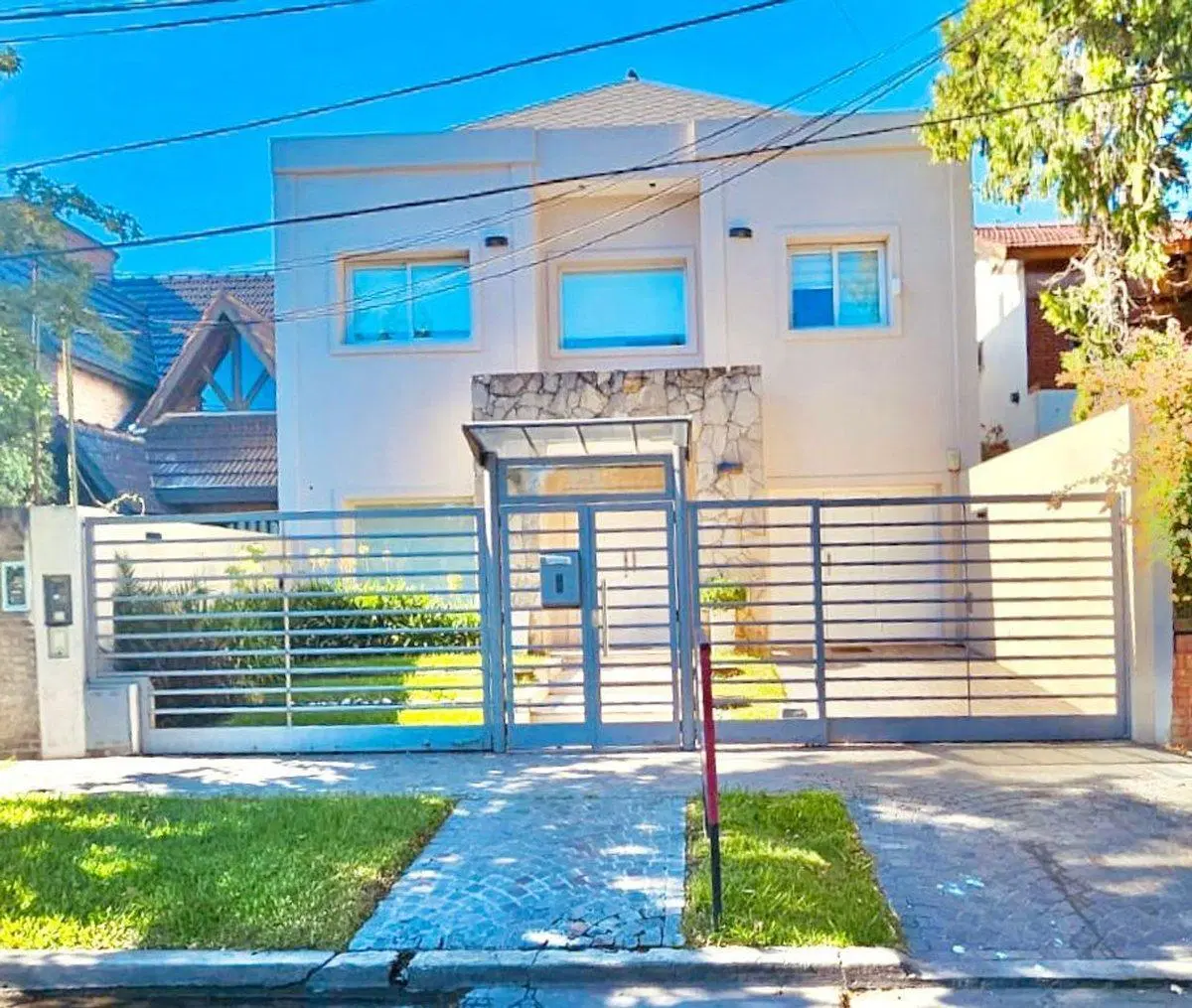 VENTA CASA MINIMALISTA 4 AMB ITUZ PILETA Y QUINCHO 2