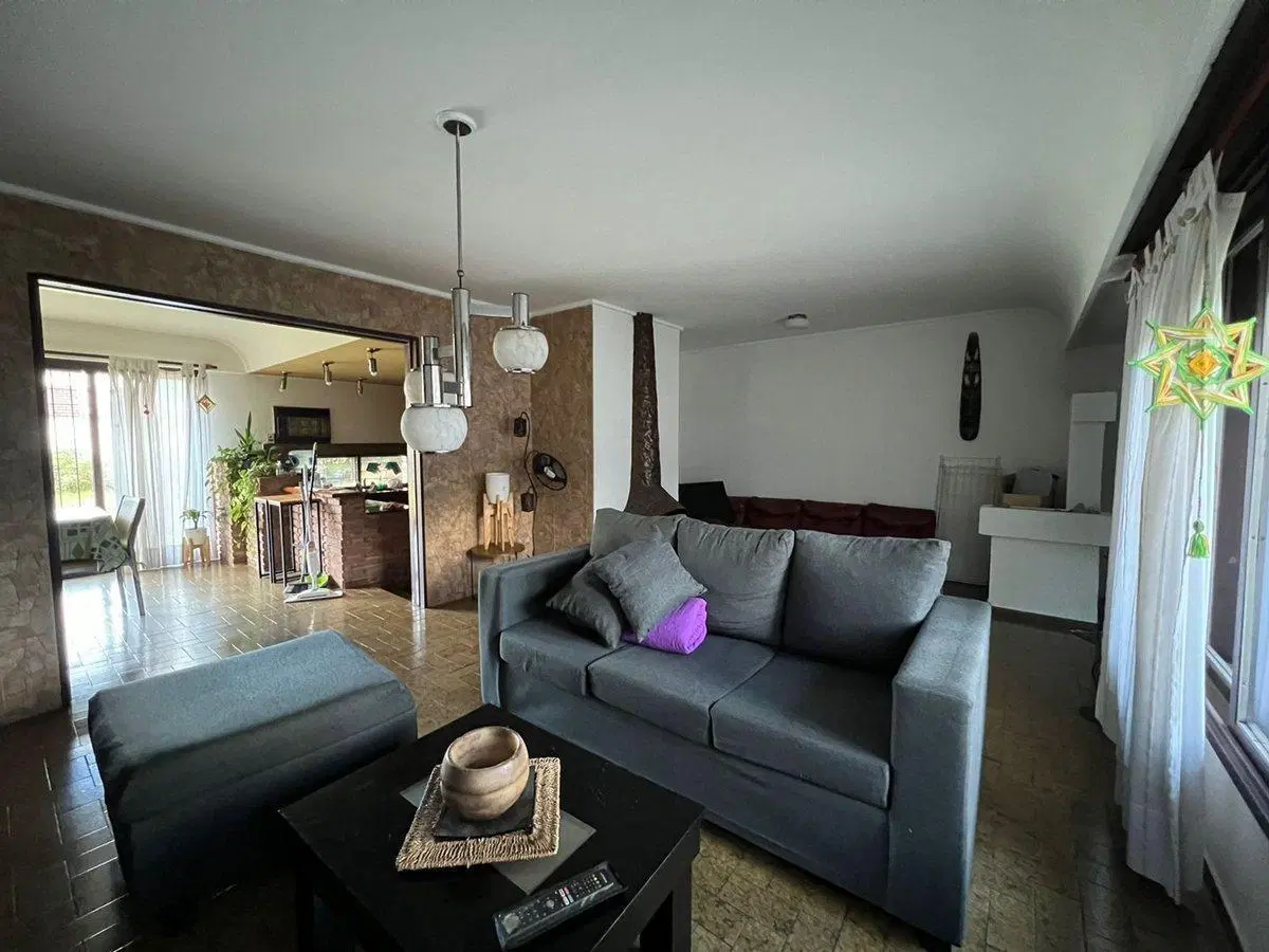 VENTA CASA 4 AMBIENTES - CASTELAR SUR 5