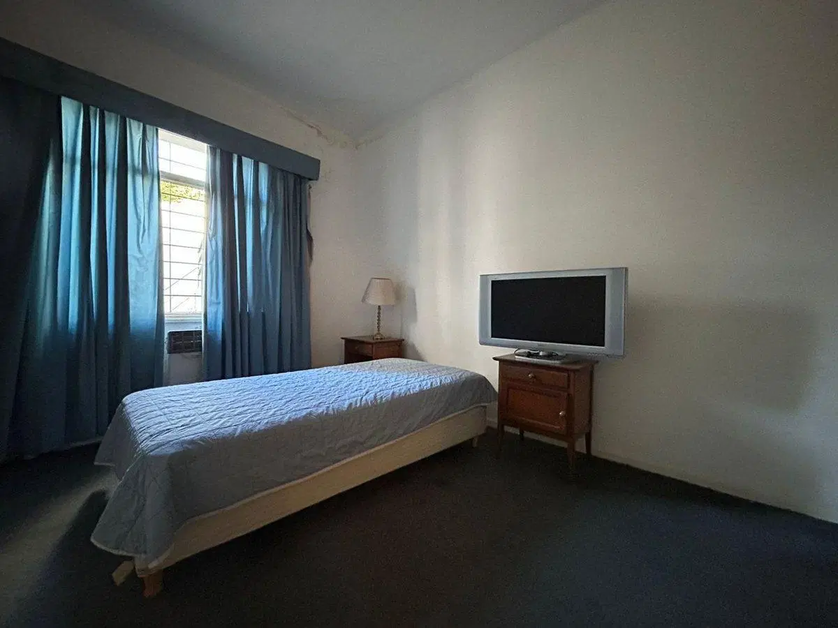 VENTA CASA 6 AMB PARQUE/PILETA  CASTELAR APTA CRED 5