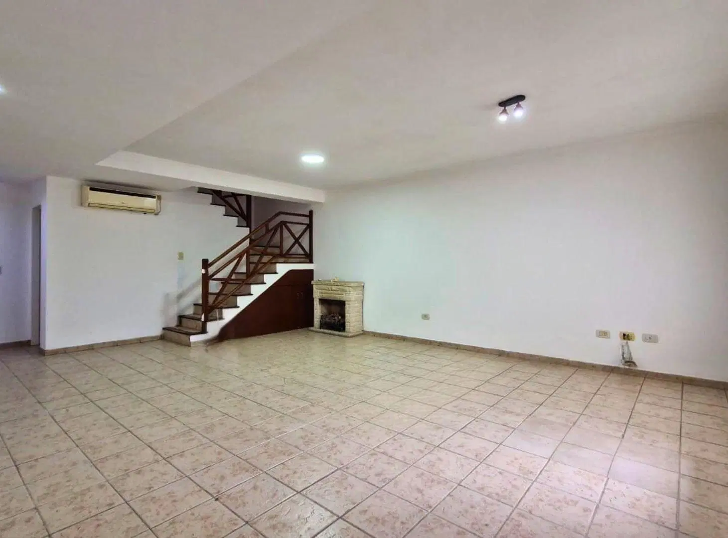 VENTA CASA 4 AMBIENTES  AlLTOS DEL SOL APTO CREDIT 2