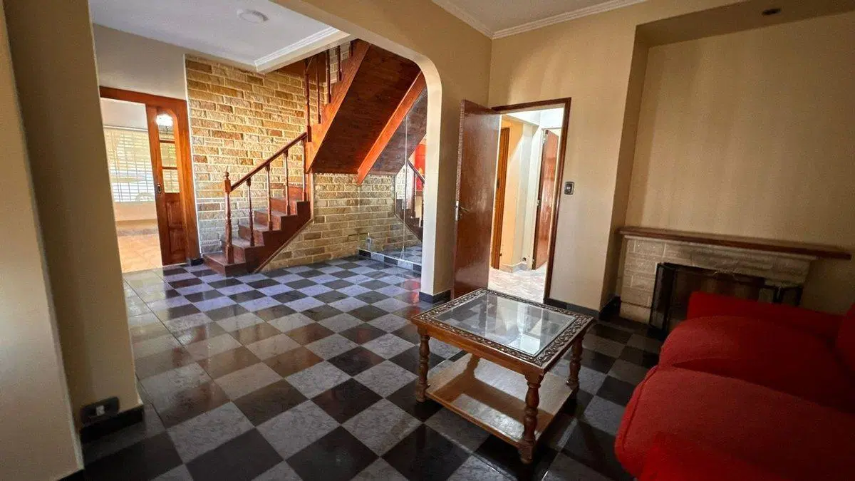 VENTA CASA 4 AMB. PARQUE/PILETA/COCHERA  ITUZAINGO 5