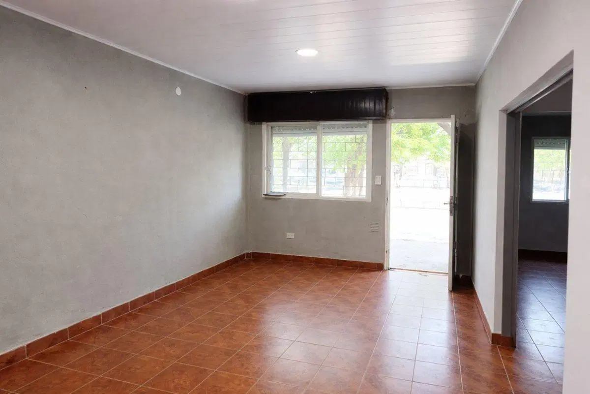 CASA multifamiliar EN VENTA EN MORENO CON PATIO 5