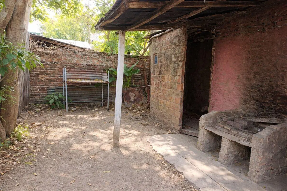 CASA multifamiliar EN VENTA EN MORENO CON PATIO 2