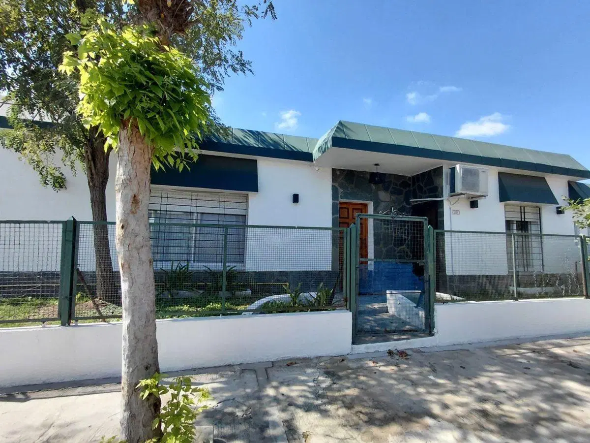 CASA 4 AMBIENTES, GARAGE MERLO NORTE 4