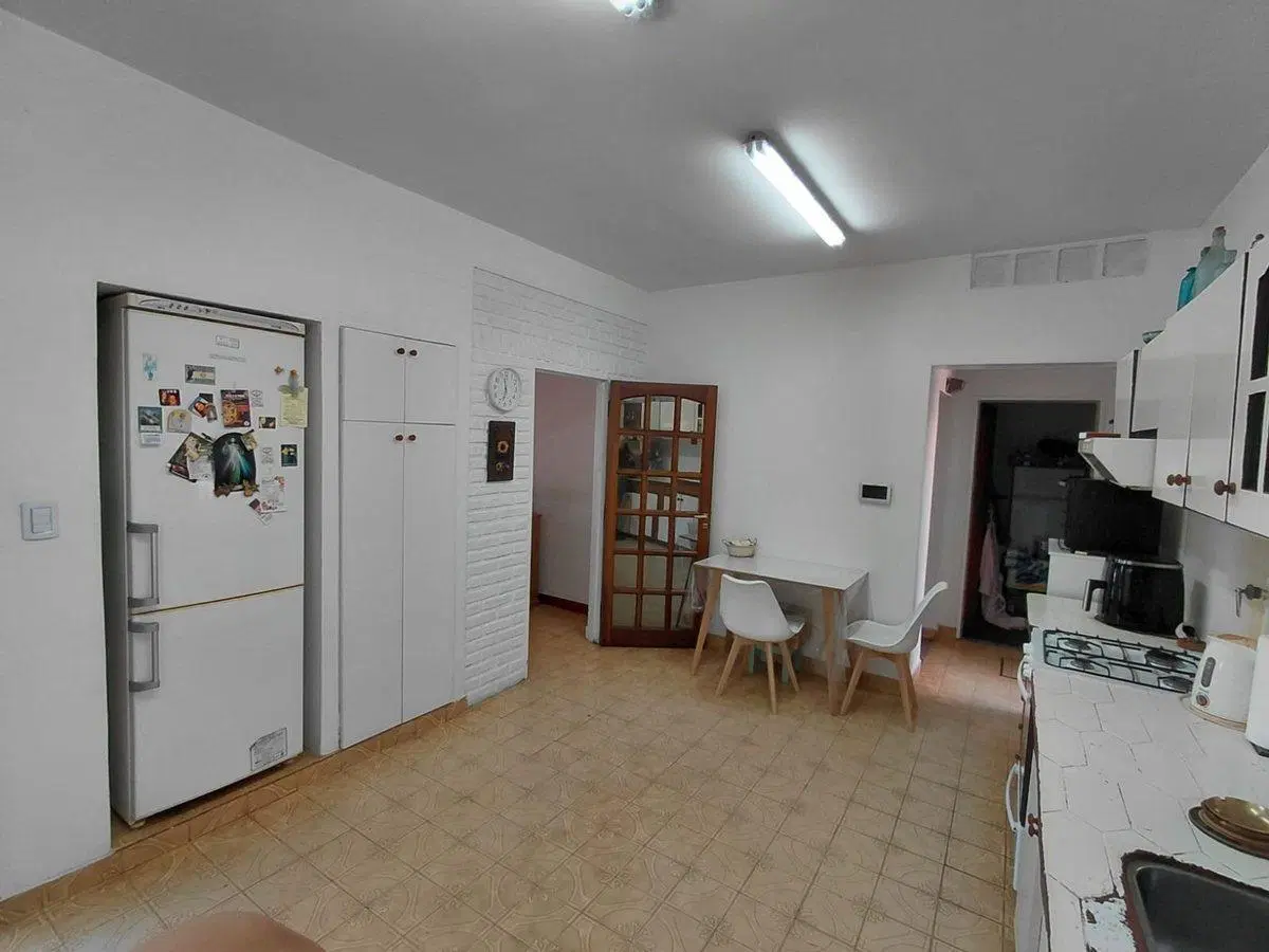 CASA 4 AMBIENTES, GARAGE MERLO NORTE 3