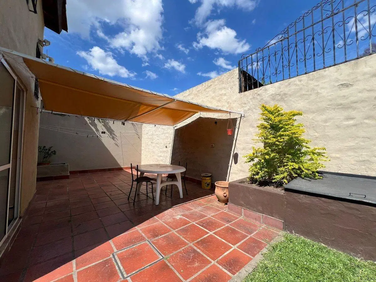 VENTA CASA 3 AMB. - JARDIN Y COCHERA - BELLA VISTA 4