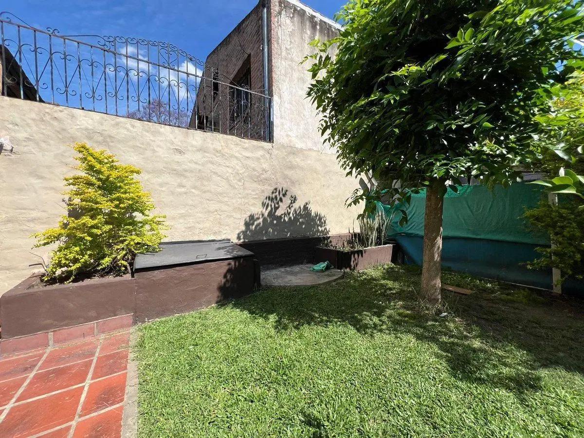 VENTA CASA 3 AMB. - JARDIN Y COCHERA - BELLA VISTA 5