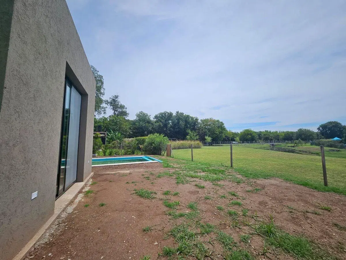 VENTA CASA 4 AMB-BARRIO SANTA ELENA-PILAR DEL ESTE 5