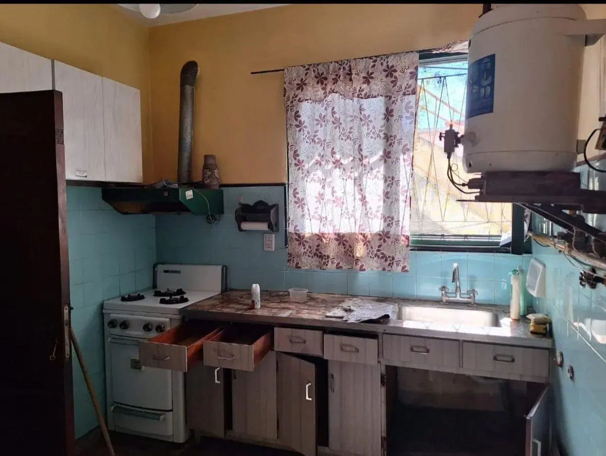 VENTA CASA 3 AMB. CON LOCAL EN PABLO PODESTA 2