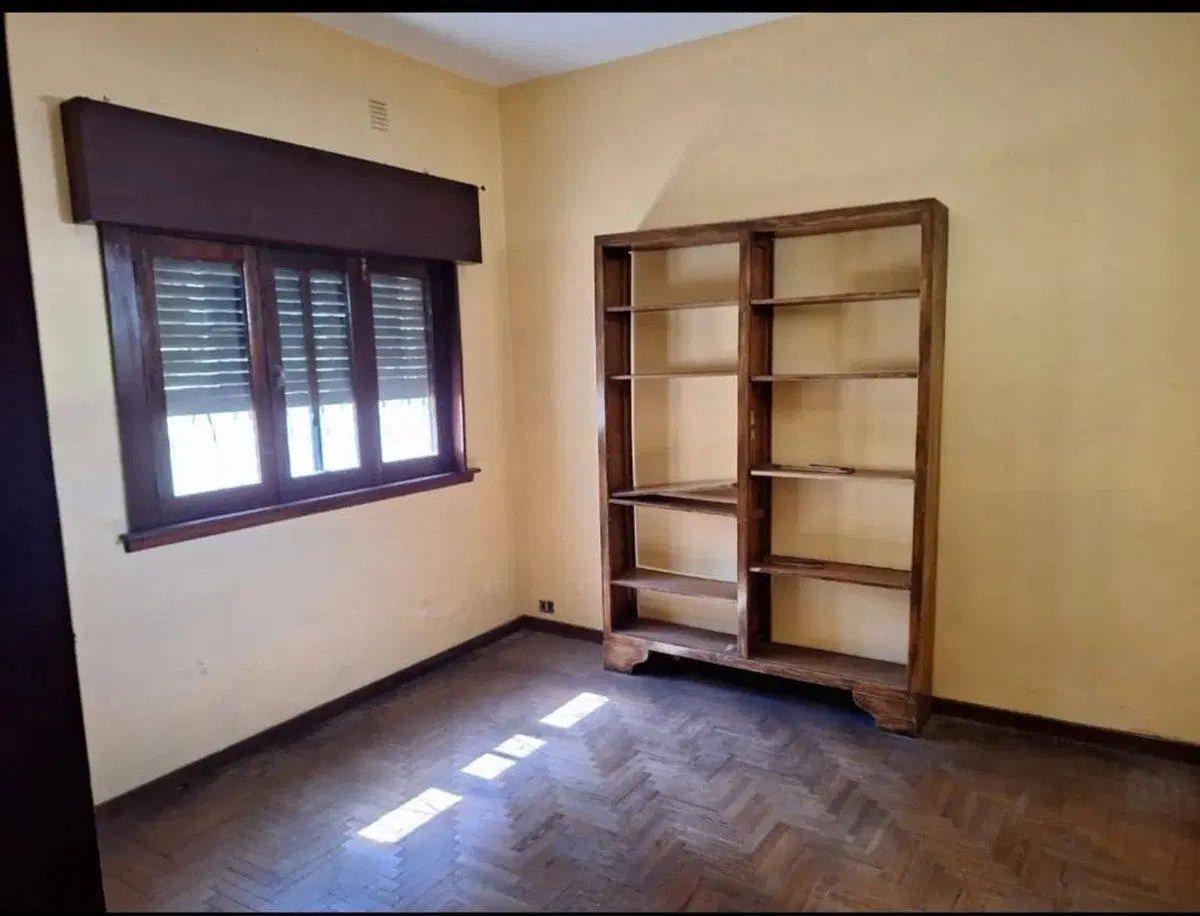 VENTA CASA 3 AMB. CON LOCAL EN PABLO PODESTA 3