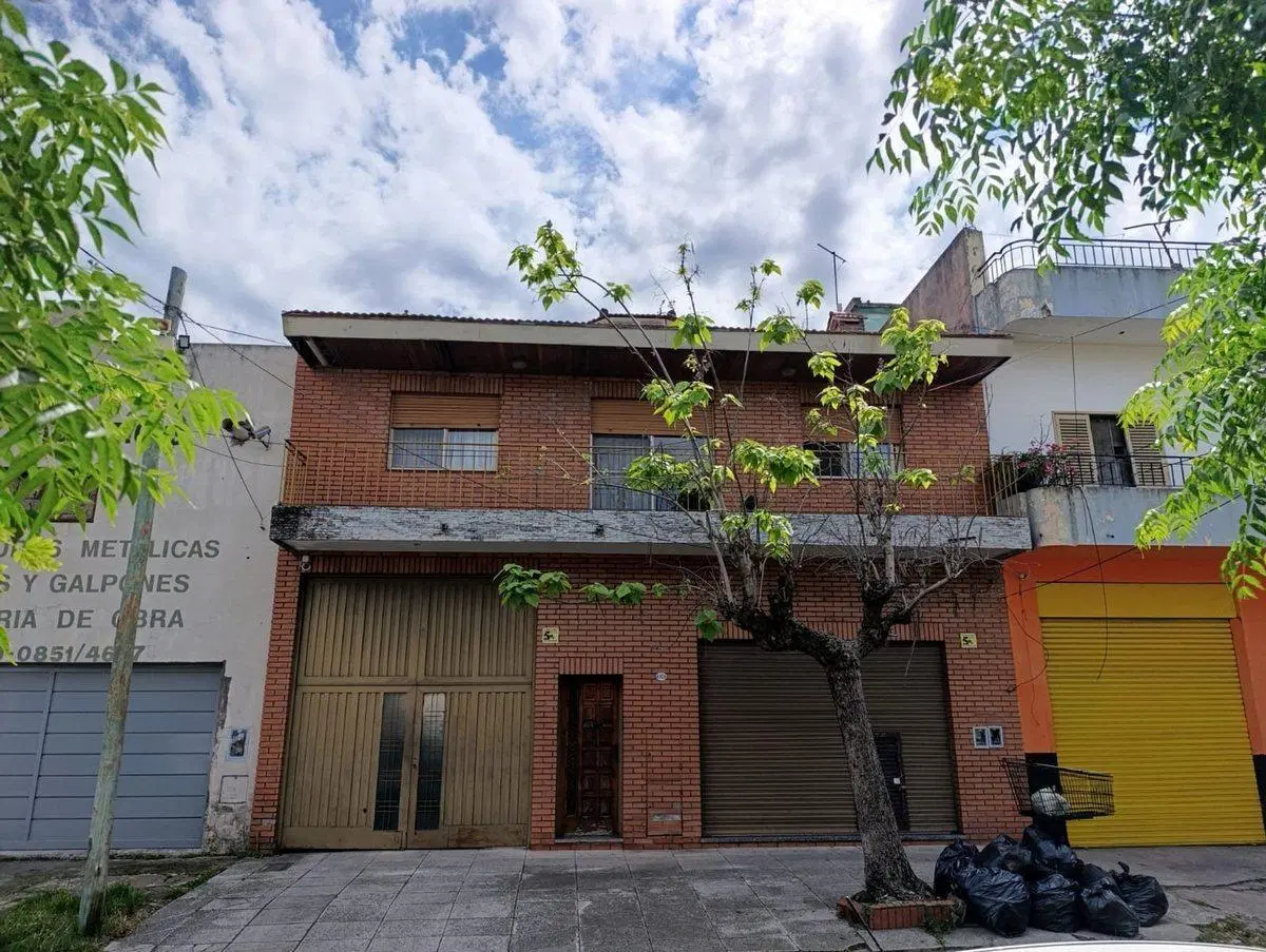 CASA VENTA CON LOCAL PABLO PODESTA 3