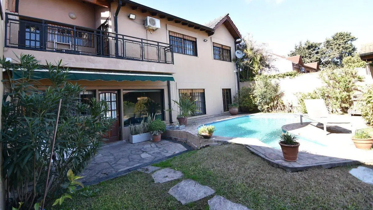 VENTA CASA CHALET 5 AMB ITUZAINGO NORTE PILETA 3
