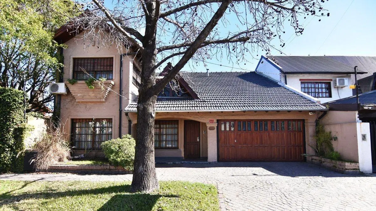 VENTA CASA CHALET 5 AMB ITUZAINGO NORTE PILETA 2