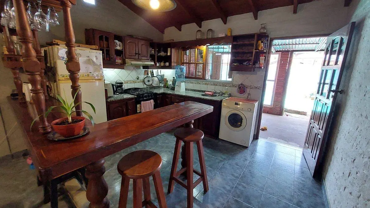 VENTA CASA CON  PILETA- MERLO- ACEPTA PERMUTA 5