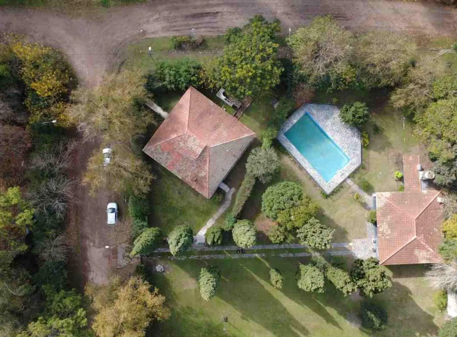 EXCLUSIVA CASA QUINTA SOBRE LOTE 2700 MTS GRAL ROD 3
