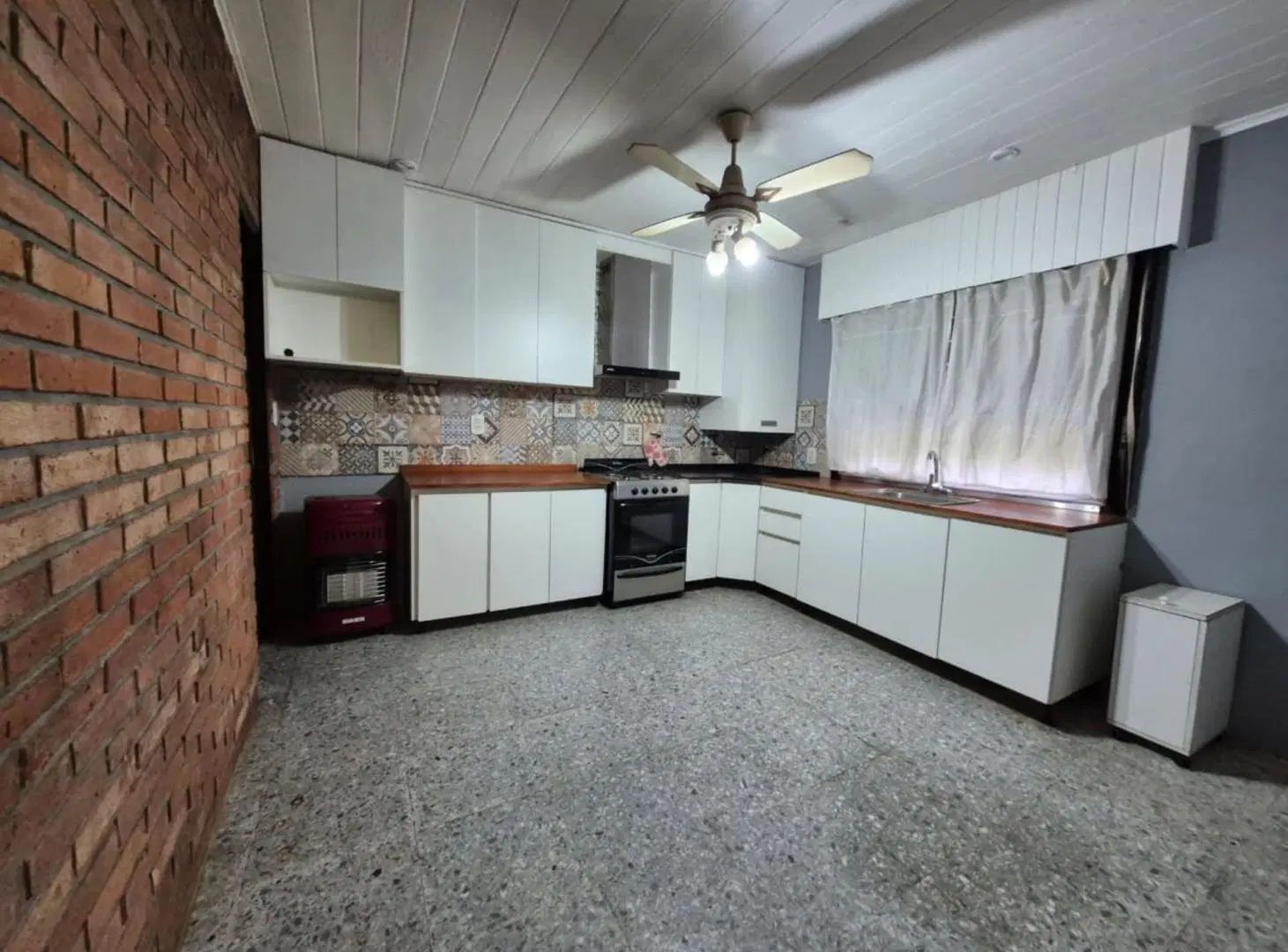 EXCLUSIVA CASA QUINTA SOBRE LOTE 2700 MTS GRAL ROD 4