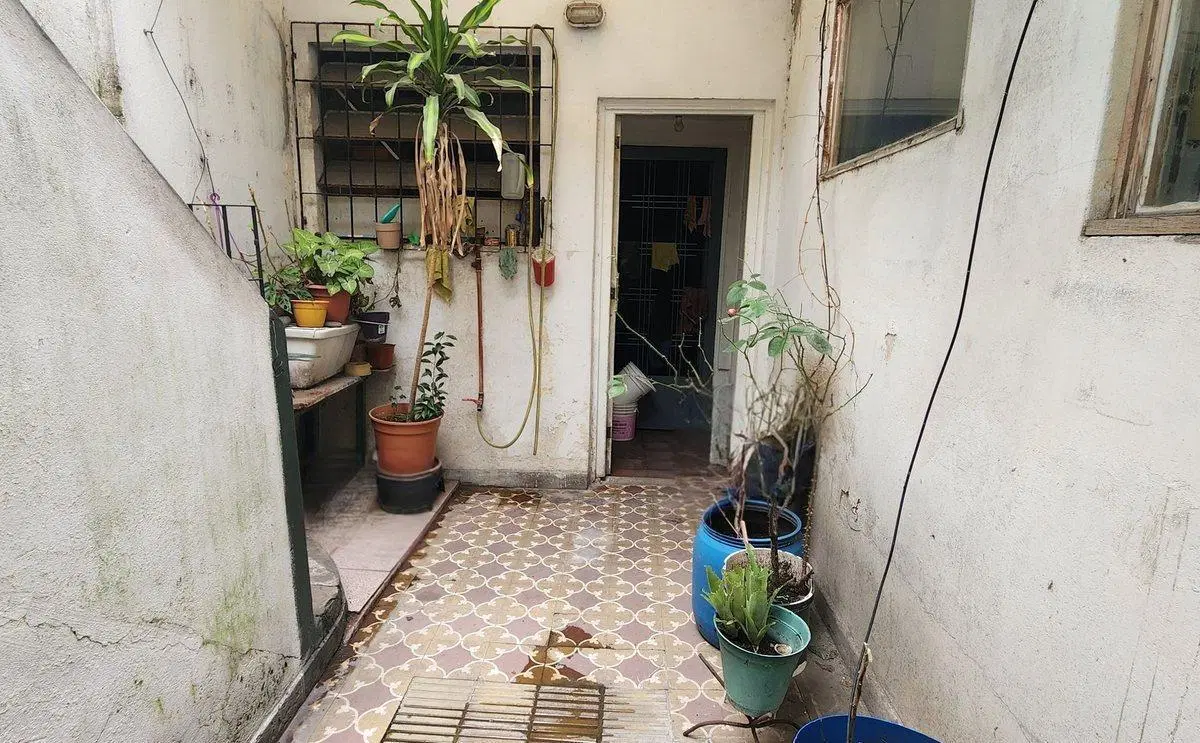 VENTA CASA EN ESQUINA 4 AMB+DEPTO 3 AMB CIUDADELA 4