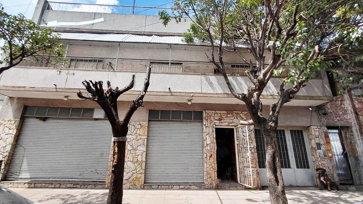 CASA 6 AMB EN MORON VENTA  + LOCAL APTA CREDITO 3