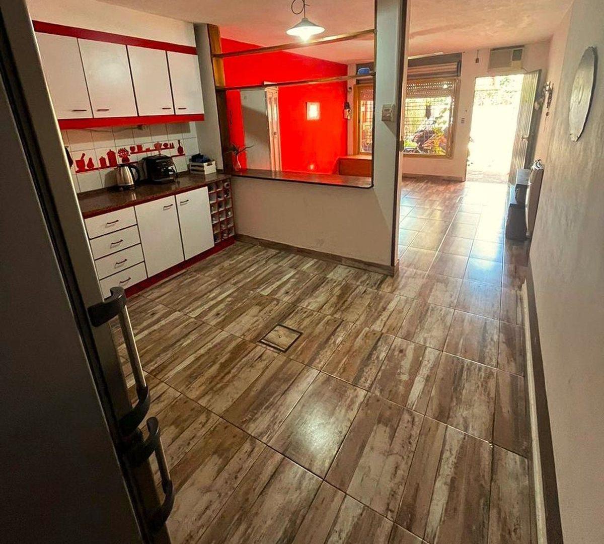 VENTA PH CASTELAR CON COCHERA