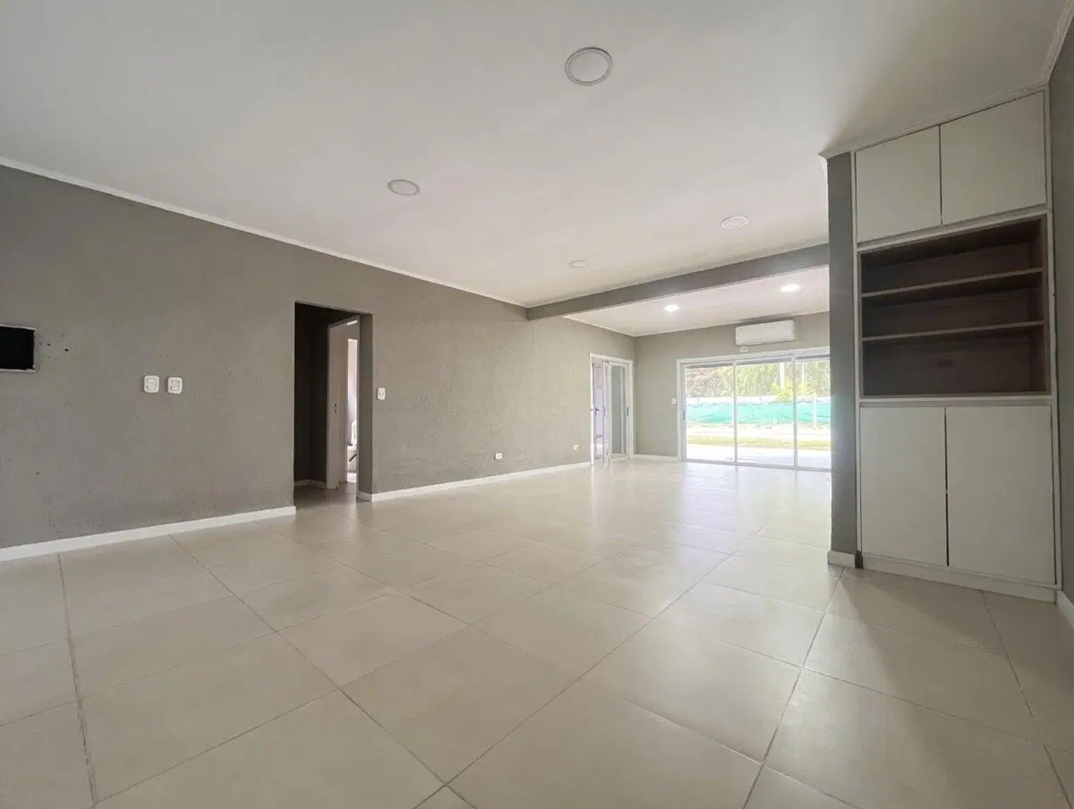 CASA EN VENTA 4 AMBIENTES BAJAS EXPENSAS 5