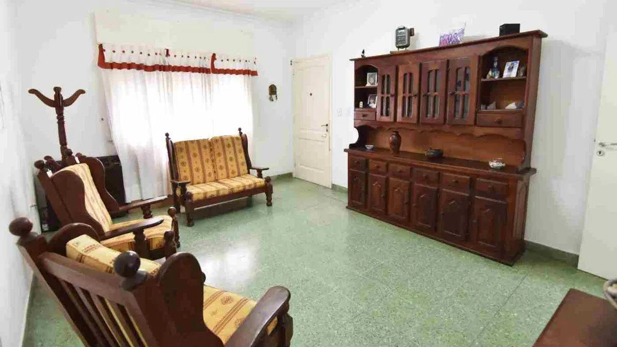 VENTA CASA 4 AMBS HAEDO PARQUE COCHERA 2