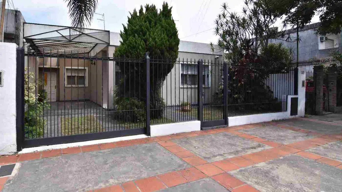 VENTA CASA 4 AMBS HAEDO PARQUE COCHERA 4