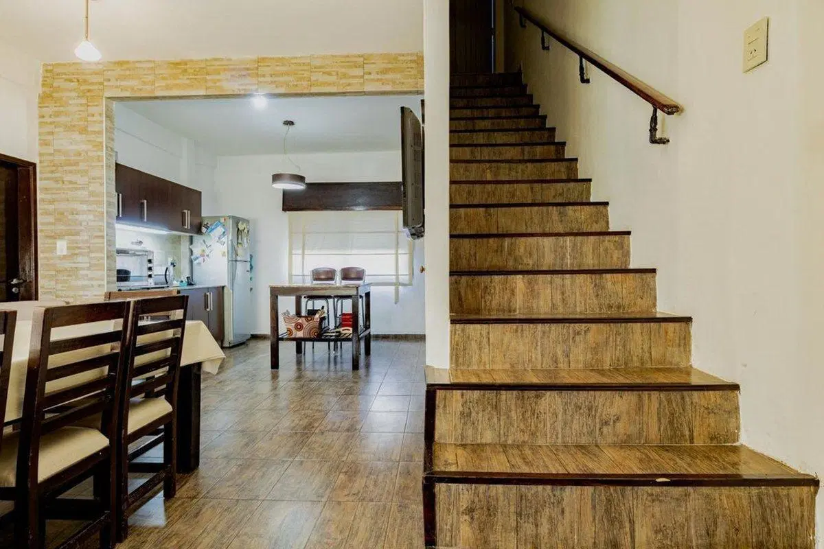 VENTA CASA 4 AMBIENTES HURLINGHAM + PH 2 AMB 4