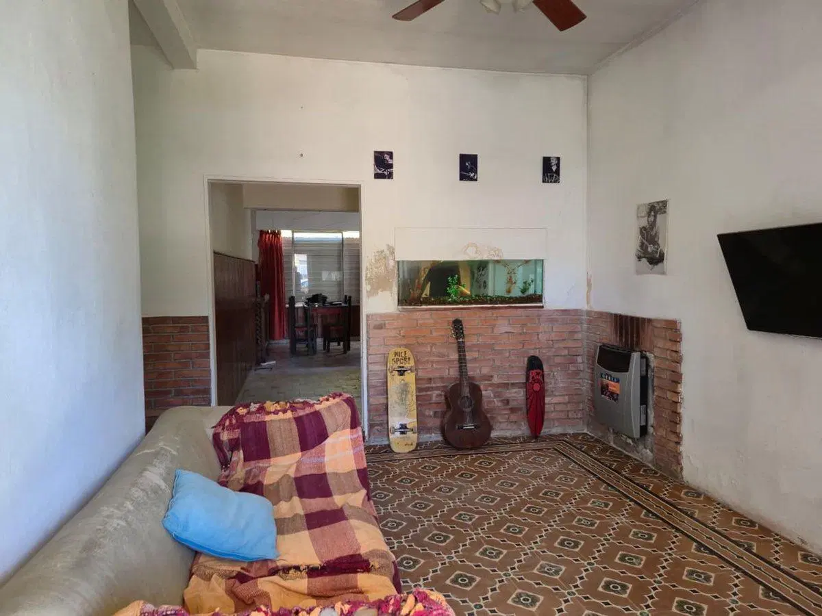 VENTA CASA CON PILETA LOMAS DE ZAMORA LOTE 484 MTS 3