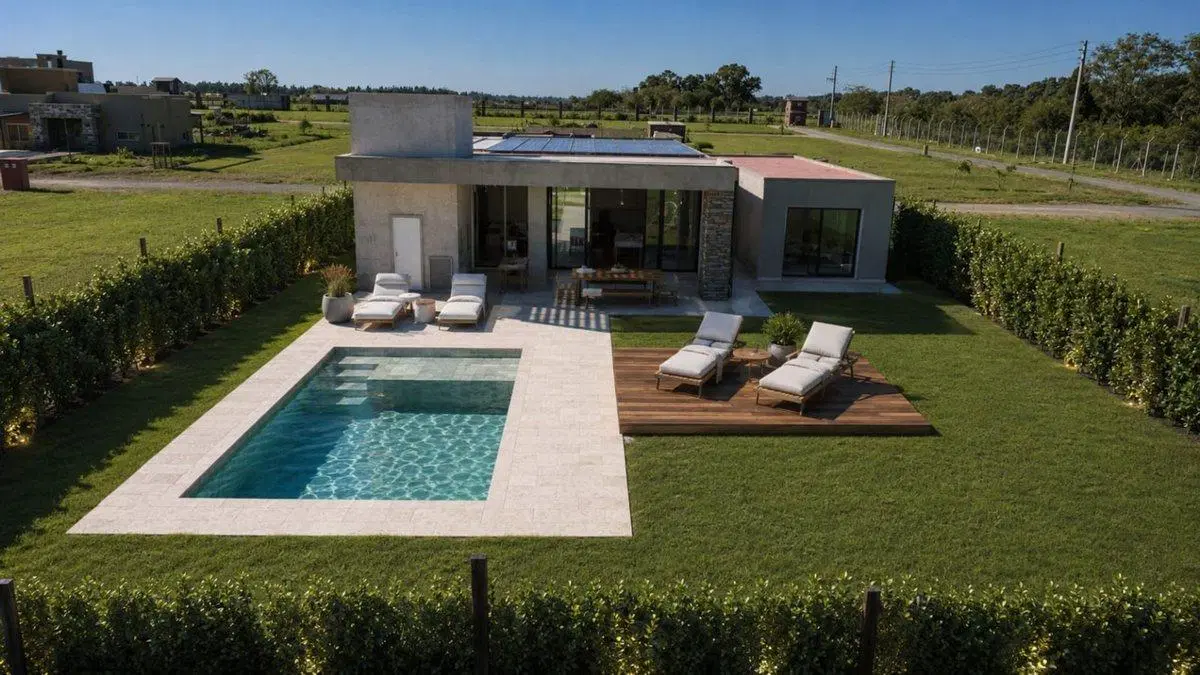 VENTA CASA 4 AMBIENTES CON PILETA SAN FERMIN 4