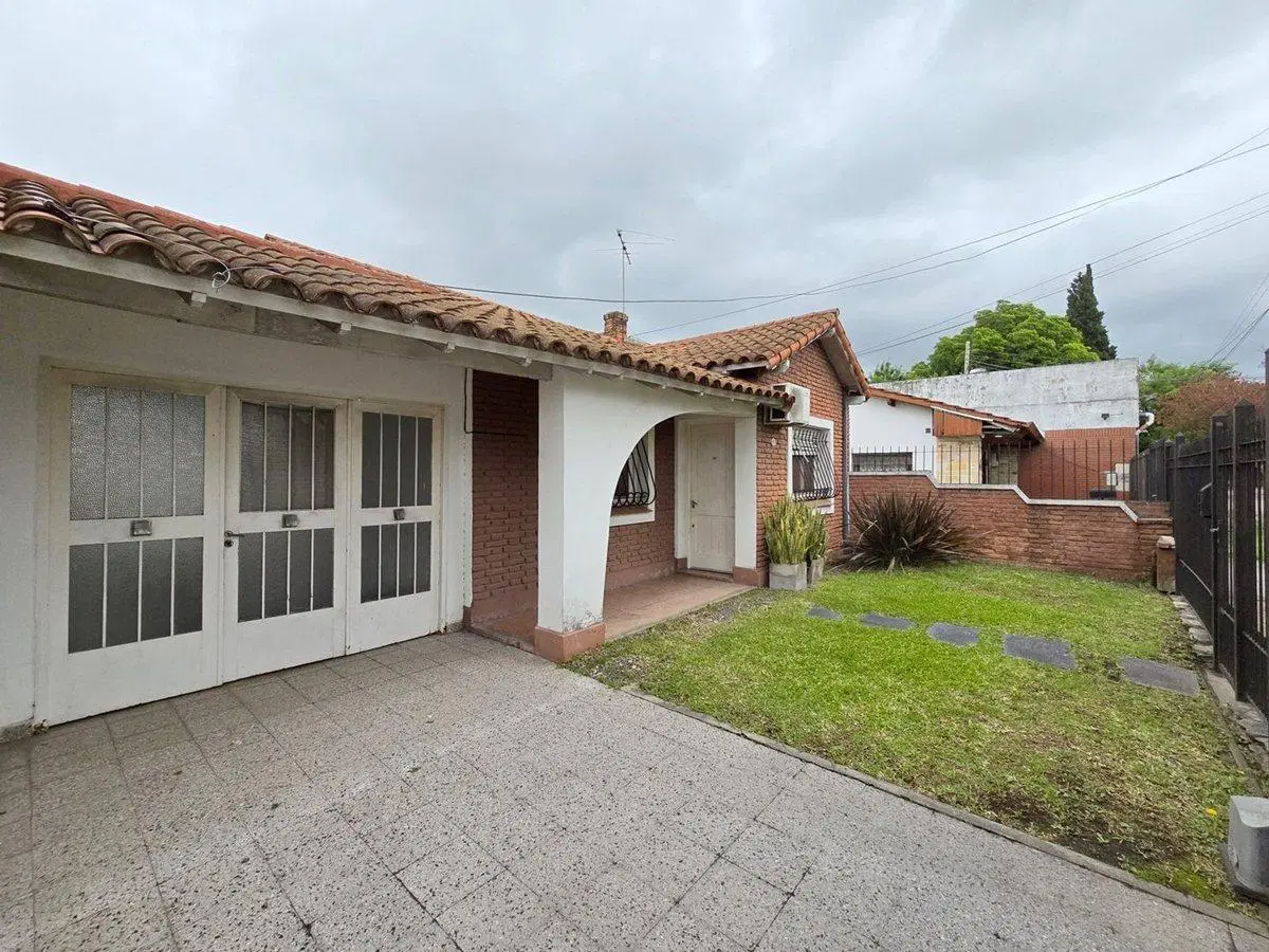 VENTA CASA CASTELAR 3 AMBIENTES APTA CREDITO 3