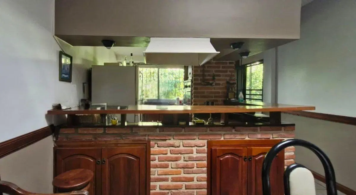 VENTA CASA 4 AMBIENTES  MORON APTO CREDITO 5