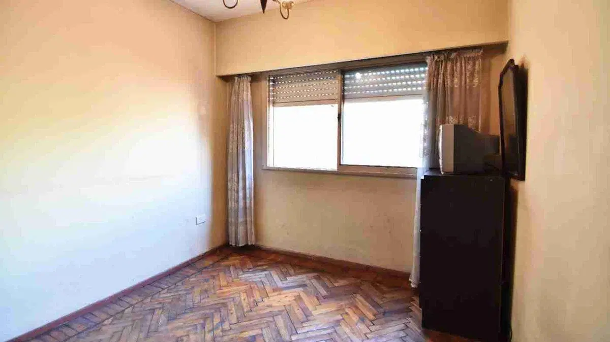 VENTA DEPARTAMENTO 3 AMBS LINIERS CENTRO C/ PATIO 3