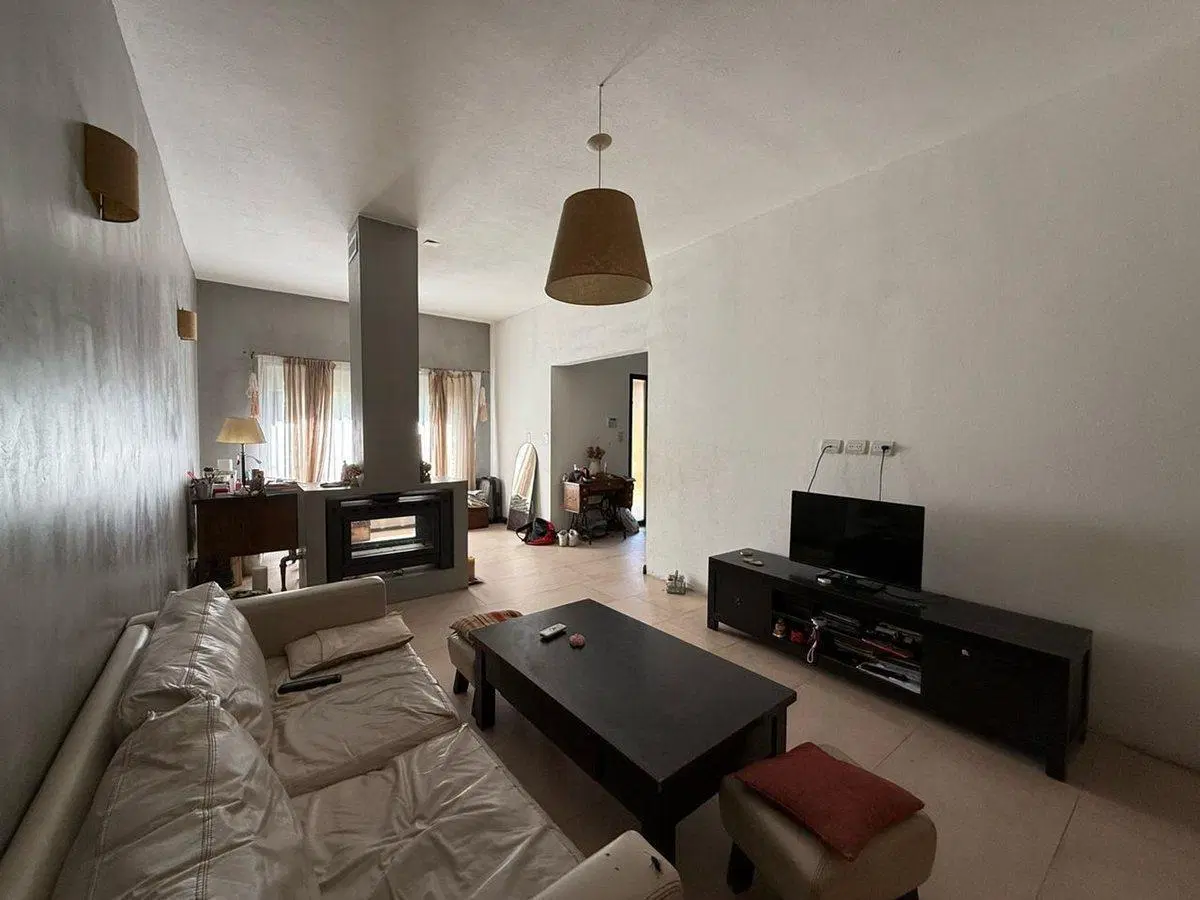 VENTA CASA 5 AMBIENTES PISCINA - CASTELAR NORTE 3