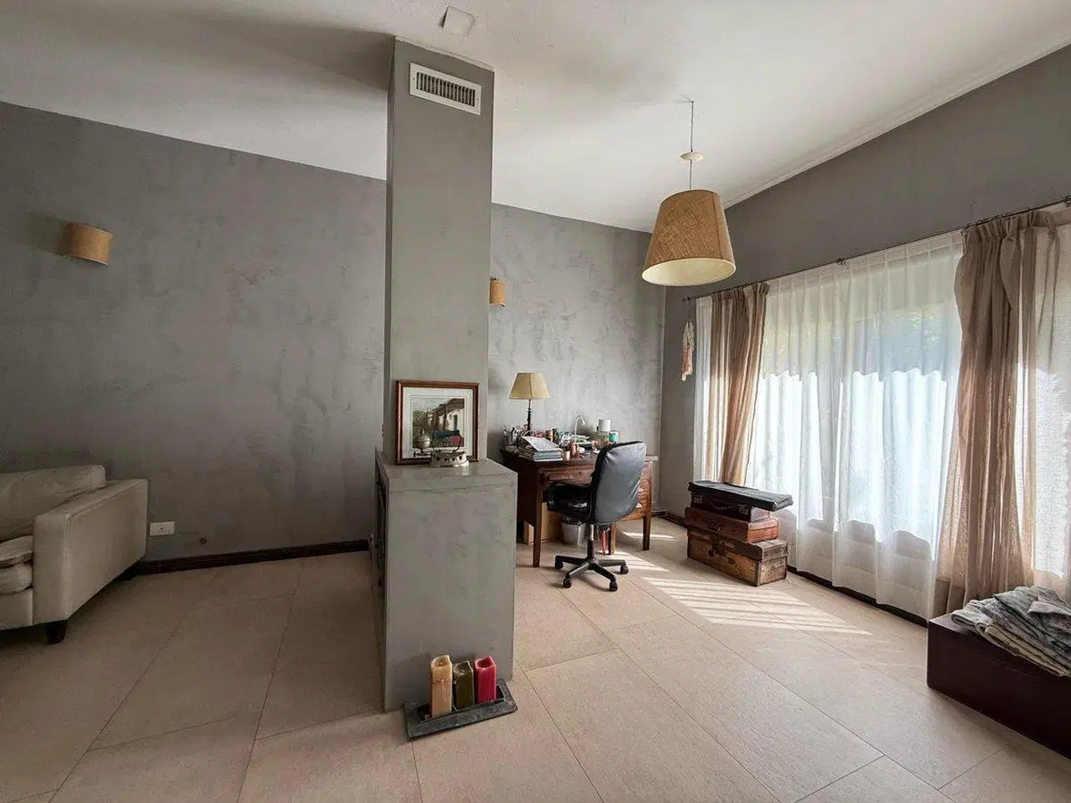 VENTA CASA 5 AMBIENTES PISCINA - CASTELAR NORTE 3