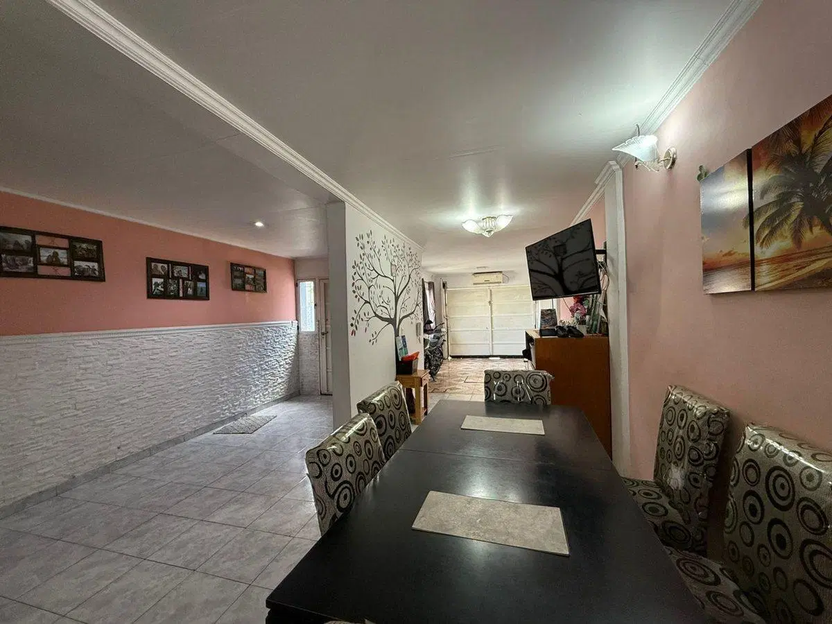 VENTA CASA 3 AMB CON JARDÍN - CASTELAR 2