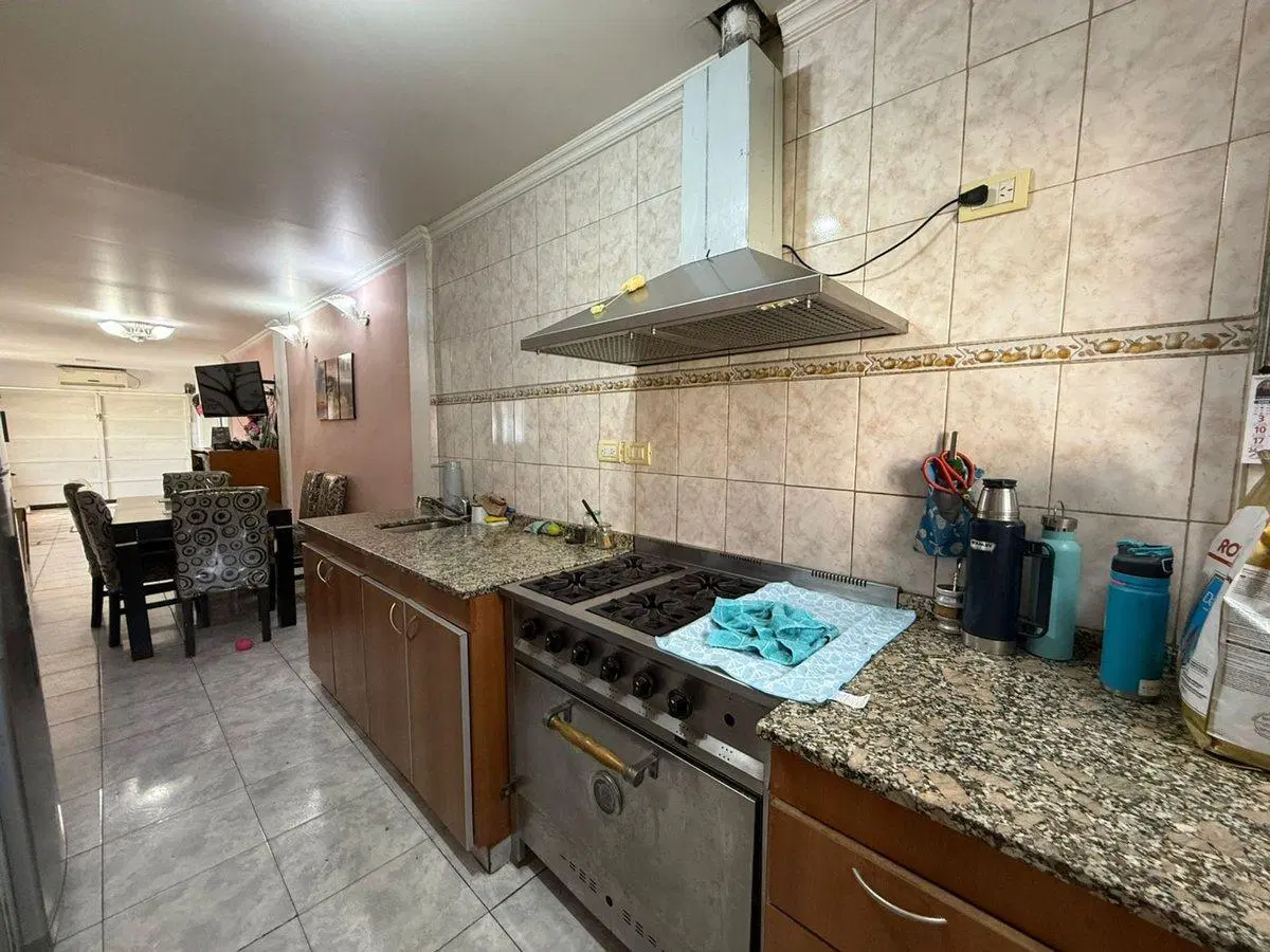 VENTA CASA 3 AMB CON JARDÍN - CASTELAR 5