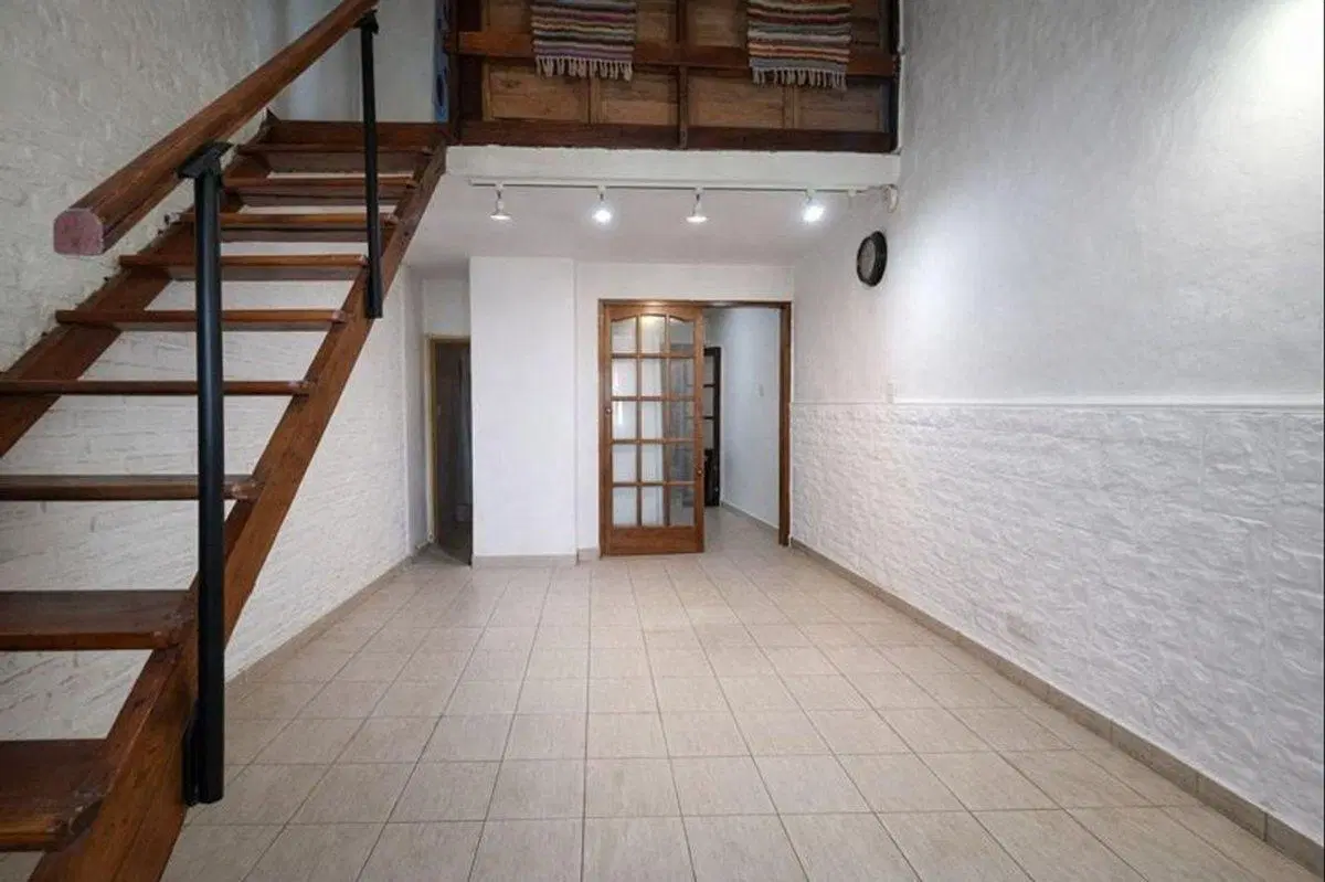 VENTA PH 2 AMB. ESCRITORIO Y PATIO.CASTELAR NORTE 2