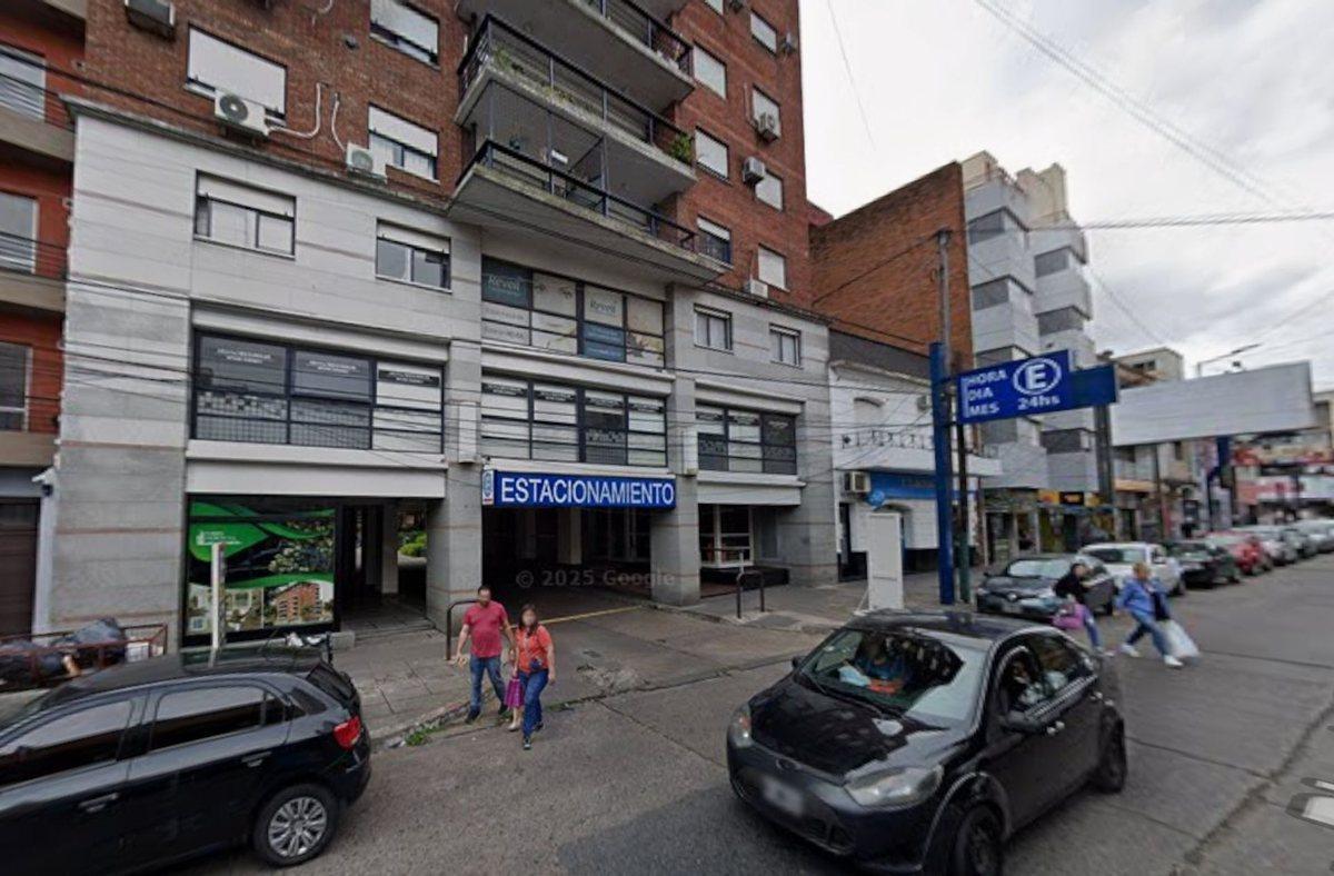 VENTA COCHERA CUBIERTA EN CENTRO DE MORON