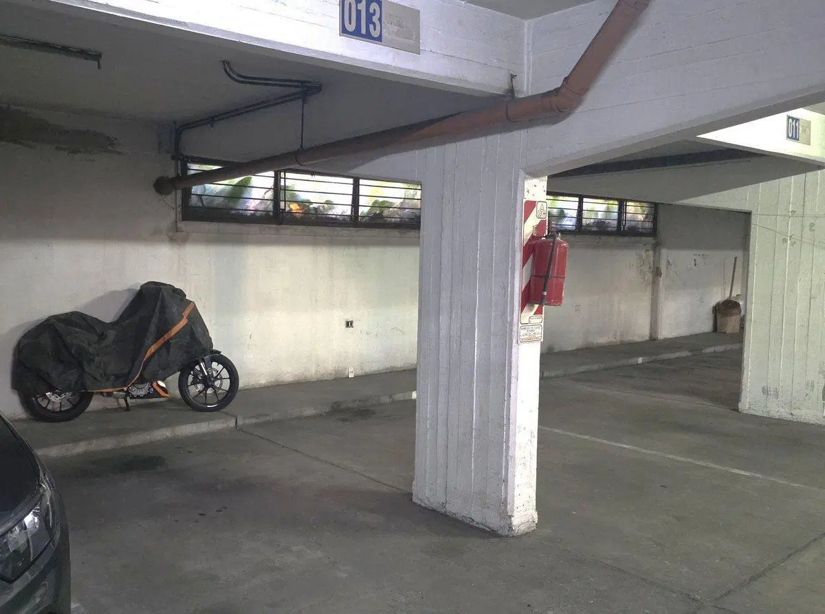 VENTA COCHERA CUBIERTA EN CENTRO DE MORON 4