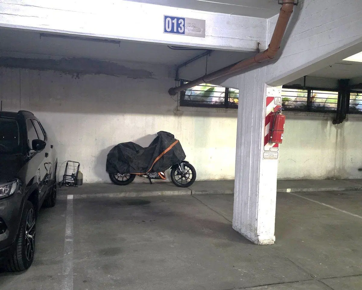 VENTA COCHERA CUBIERTA EN CENTRO DE MORON 2