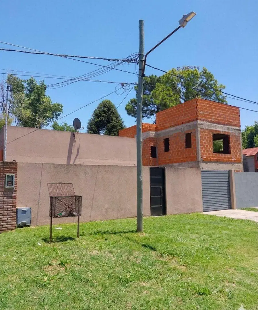 CASA 3 AMBIENTES EN VENTA DEL VISO- QUINCHO PILETA 5