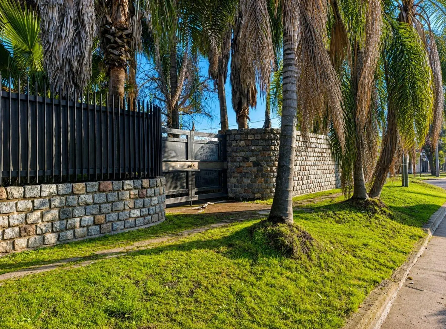 VENTA DE PROPIEDAD EN CASTELAR NORTE CON 748 M² 5