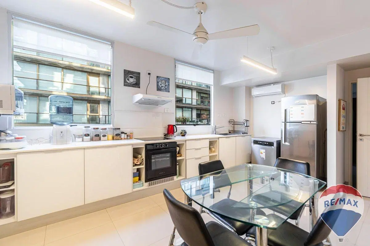 VENTA DEPARTAMENTO 3 AMBIENTES PTO MADERO C/RENTA 2