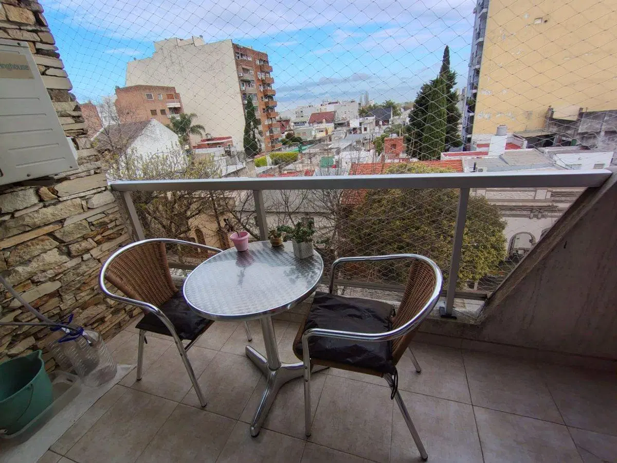 VENTA SEMIPISO 3 AMBIENTES AL FRENTE EN FLORES 4