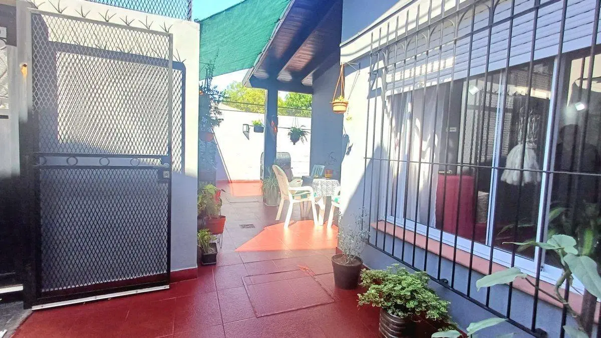 VENTA CASA TIPO PH CASTELAR SUR OPORTUNIDAD 8
