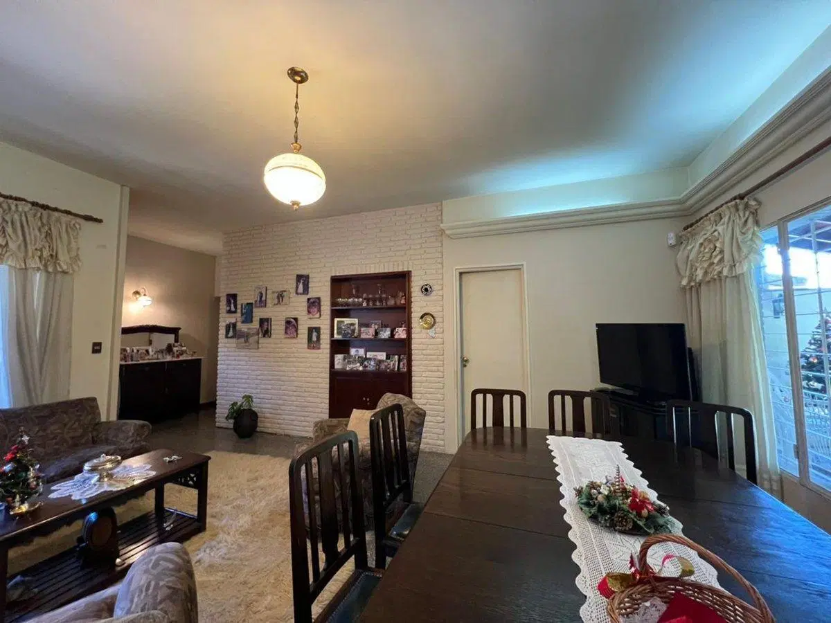 VENTA CASA 4 AMB COCH-JARD APTO CRED. V. SARMIENTO 3