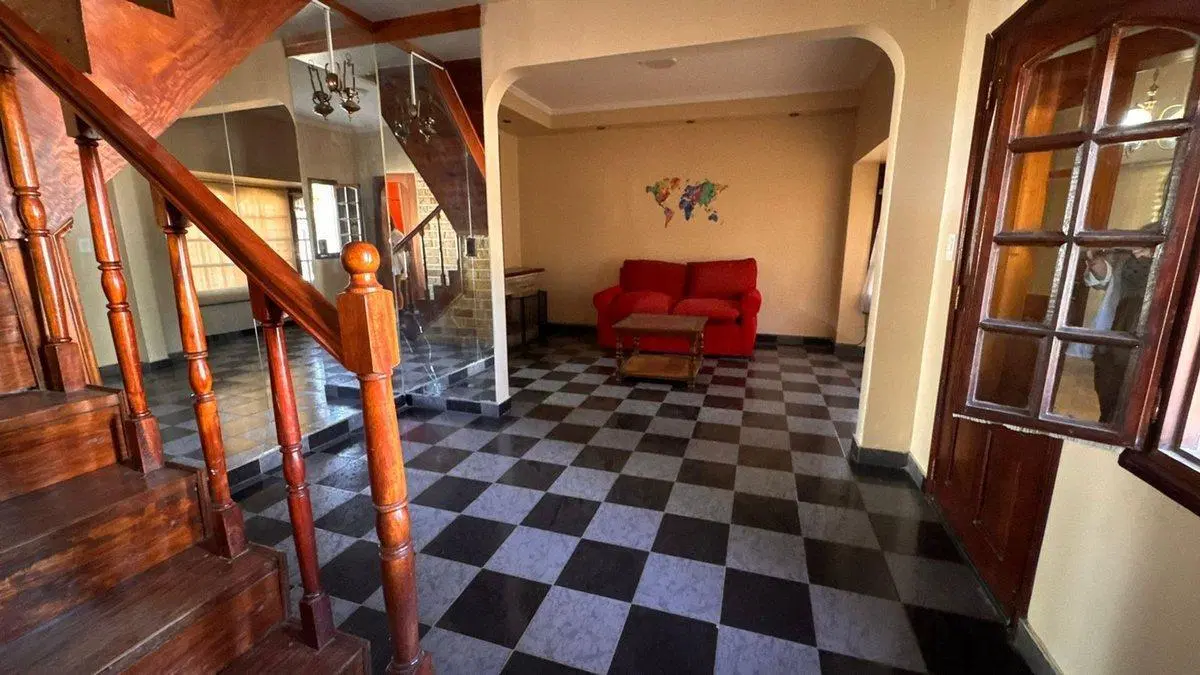 VENTA CASA 4 AMB. PARQUE/PILETA/COCHERA  ITUZAINGO 3