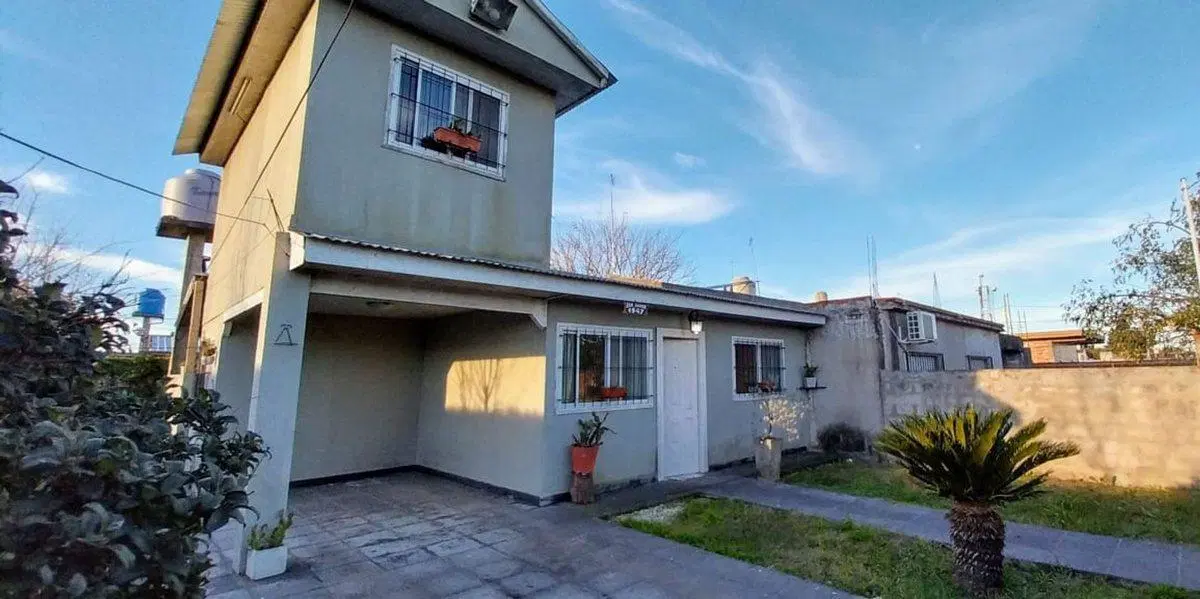 CASA EN MORENO VENTA 2 DORMITORIOS+ JARDIN+COCHERA 2