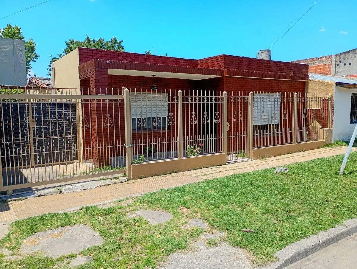 VENTA CASA 4 AMBIENTES EN MORON 5