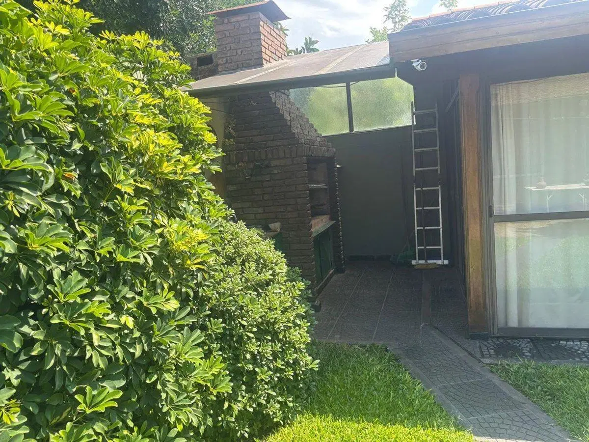 CASA EN VENTA CASTELAR NORTE QUINCHO Y PARRILLA 5